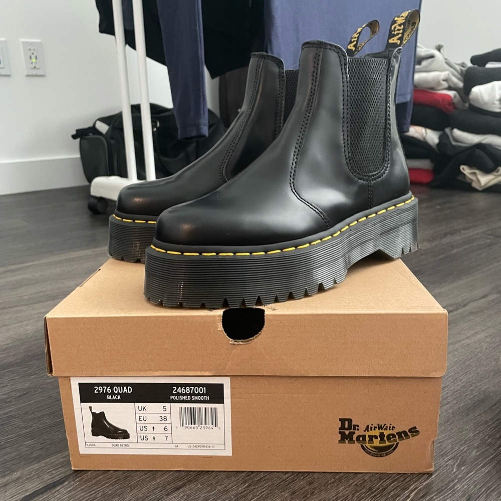 NEW Dr. Martens Quad Boots - US Women’s 7